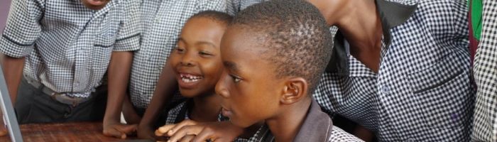 Werde Teil der Kreislaufwirtschaft und ermögliche den Zugang zur globalen Bildung für alle