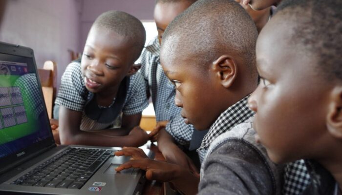 WP_global_carrousel-6_ghana-offinso-2 Students at a school in Offinso, Ghana, learning with Labdoo educational laptops
